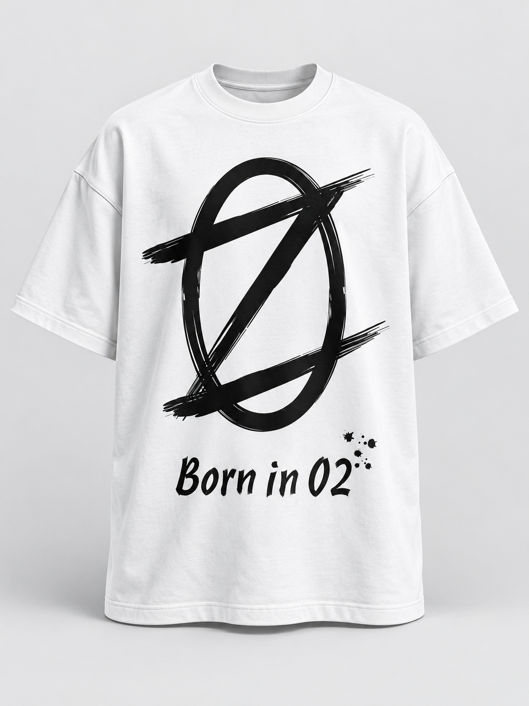 검정 ZEROES 로고와 Born in 02 문구가 인쇄된 화이트 오버핏 티셔츠